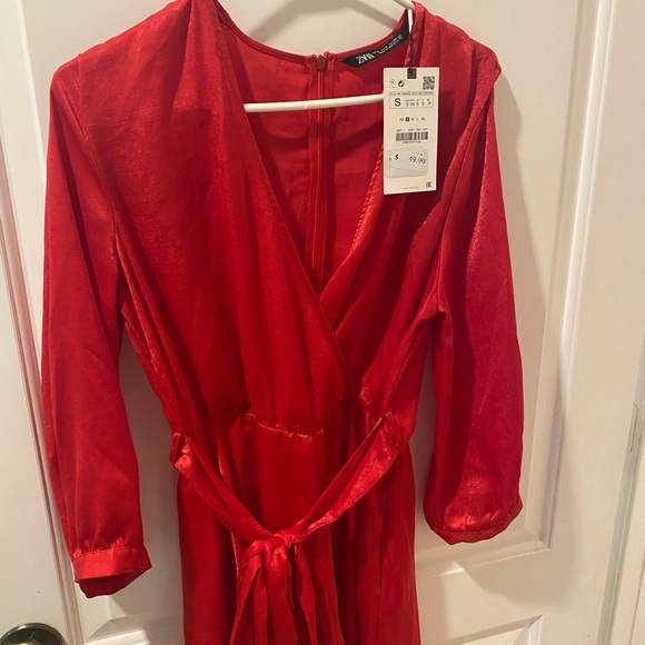 Satin red jumpsuit - Picture 5 of 8
